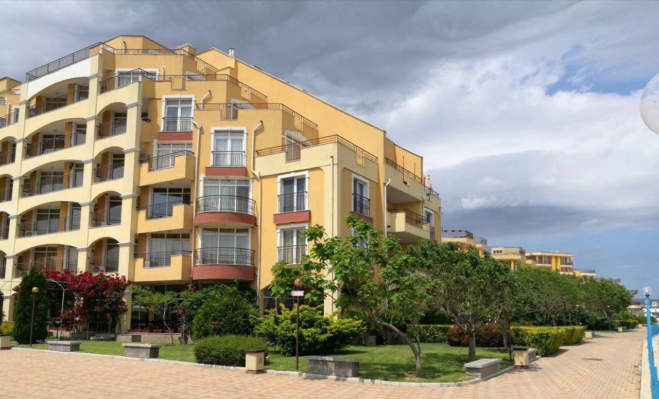 Akb Apartment Sea View Aheloy Luaran gambar